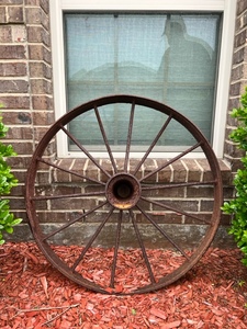 lot 289 image: Rustic Wagon Wheel