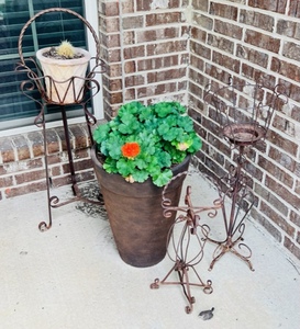 lot 295 image: Iron Garden Planter set