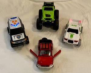 lot 9 image: 2 Battery Operated Cars