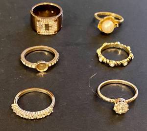 lot 23 image: 6 Ladies Rings
