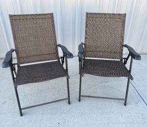 lot 36 image: 2 Collapsible indooroutdoor chairs