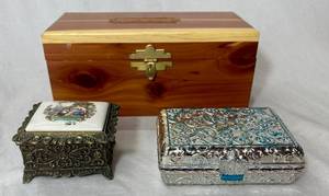lot 42 image: Trinket Boxes (3)