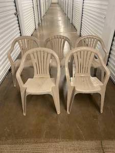 lot 142 image: 5 Lawn Chairs