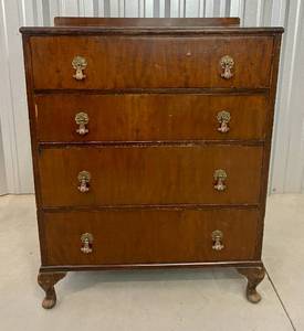 lot 58 image: Vintage 4 Drawer Dresser with original hardware