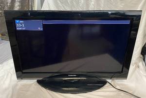 lot 81 image: Toshiba TV #32C11OU1