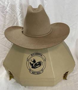 lot 82 image: M.L. Leddys Beaver Hat and Hat Box size 7 38