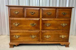lot 189 image: Moosehead 6 Drawer Dresser (matches Lot 4)