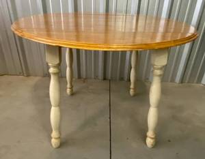 lot 190 image: Round Drop Leaf Table