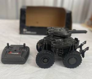 lot 163 image: Gears of War 2 Remote Control Center Tank RC Vehicle XBox360 Epic Games