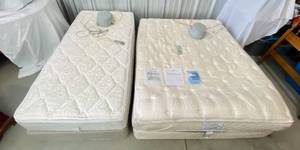 lot 194 image: Select Comfort Sleep System Adjustable firmness with remote controls