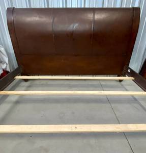 lot 195 image: King Sleigh Bed
