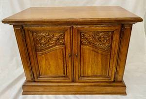 lot 179 image: Mid-Century TV Table with Storage