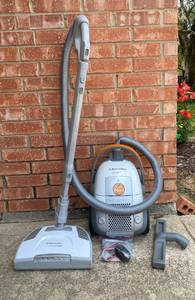 lot 187 image: Electrolux Deep Clean model EL6988