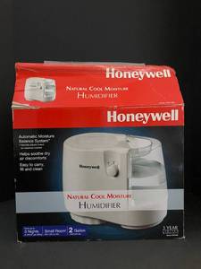 lot 184 image: Honeywell Natural Cool Moisture Humidifier