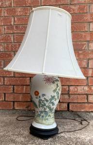 lot 178 image: Asian Style Vintage Lamp 31 tall