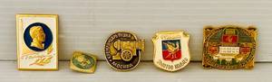 lot 40 image: 5 Russian Pins