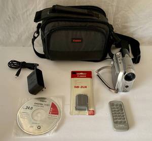 lot 74 image: Canon ZR850 Mini DV Camcorder wremote, extra battery, Solution Disk, plug in and carry case