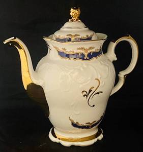 lot 94 image: Vintage Polish Choelziez Teapot