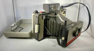 lot 97 image: Vintage Polaroid 104 Instant Pack Film and Camera