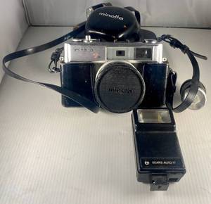 lot 99 image: Vintage Minolta 7S Camera Rangefinder 35mm film, carrying case and Sears Auto 17 Flash