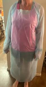 lot 147 image: 10 ICU Visitor Gowns