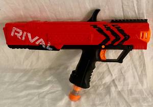 lot 157 image: Nerf Rival Apollo XV-700 Blaster by Hasbro with 7 Nerf Rival Rounds