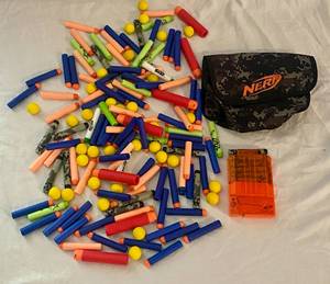 lot 170 image: Large Amount Nerf Darts, with carrying bag
