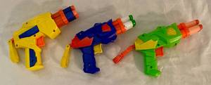 lot 165 image: 3 Nerf Dart Gns each with 3 darts and Pull Back Shooter