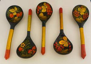 lot 32 image: Russian Hand Painted Khokhloma Wooden Spoons (5)