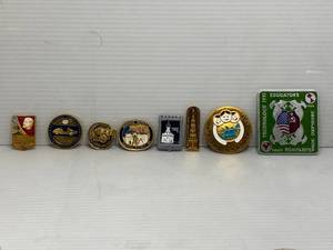 lot 38 image: 8 Russian Pins