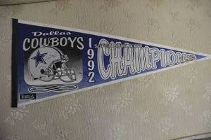 lot 15 image: Dallas Cowboys 1992 Superbowl Pennant with Tony Tolbert Signature