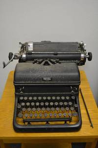lot 13 image: Vintage Royal Typewriter