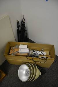 lot 57 image: Photography Lot Tripods and Lights, see pictures