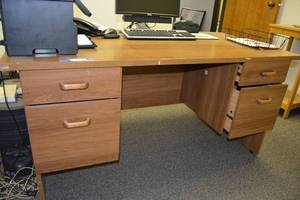 lot 60 image: Office Panel Desk Laminate 5Ft.Wx 30D x 29H
