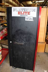 lot 4 image: Snap-on Rolling Tool Chest Model KRL712BPRF