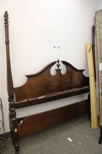 lot 33 image: Thomasville Queen Size 4 Poster Bed Frame