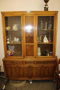 lot 40 image: Vintage Drexel China Hutch CONTENTS NOT INCLUDED 54W X 16D X 6fT. H