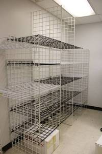 lot 215 image: Square Wire Rack Shelving and 2 End Shelves - PICKUP MONDAY AFTER 3 OR TUESDAY