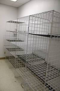 lot 216 image: Square Wire Rack Shelving and 2 End Shelves - PICKUP MONDAY AFTER 3 OR TUESDAY