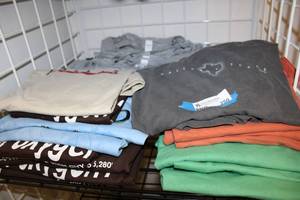 lot 250 image: NEW Adult Clothing  Size XL - Colorado T-Shirts, Plain Gray Tank Tops, Dallas T-Shirts