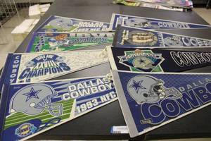 lot 257 image: Dallas Cowboys Pennants, see pictures