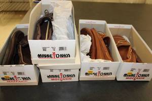 lot 266 image: Mens Shoes size 12 Genuine Moose Chocolate Brown Moccasins, Brown Minnetonka Moccasins
