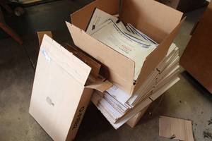 lot 301 image: Shipping Envelopes and Boxes