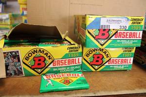 lot 330 image: Baseball Cards Bowman Bubble Gum Cards 1989 - 3 Boxes