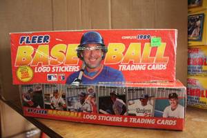 lot 358 image: Baseball Cards Fleer 1989 Trading Cards and Stickers - 2 Unopened Packs of 660