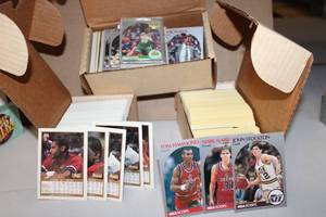 lot 372 image: Trading Cards 1990 NBA - 3 Boxes, Includes some Rookie Cards