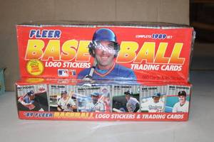 lot 359 image: Baseball Cards Fleer 1989 Trading Cards and Stickers - 2 Unopened Packs of 660