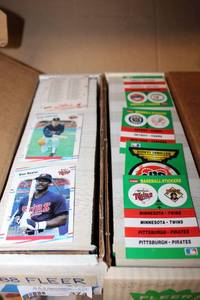 lot 374 image: Baseball Cards 1988 - 2 Boxes