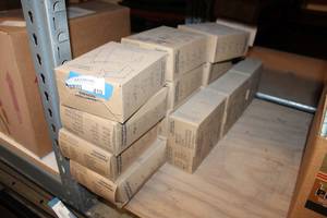 lot 410 image: Gibson Holders Wire Easels - White Size 2A - 15 Boxes of 12 approx.