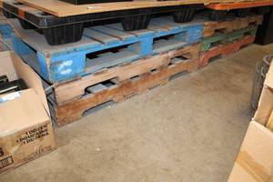 lot 428 image: Wooden and Plastic Pallets